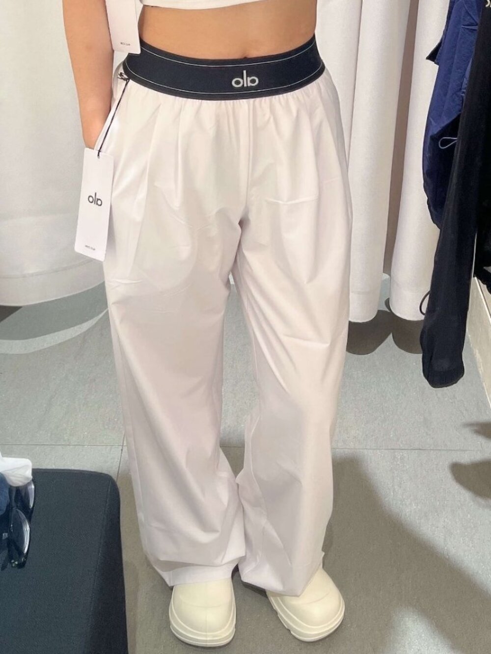 SizeS/M ALO Yoga🤍Suit Up Trouser White (Regular 30 inches) NWT Size M